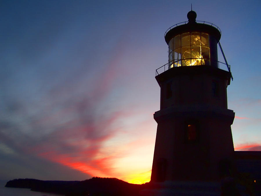 Split Rock Lighthouse Photograph - Split Rock Lighthouse by Laurie Prentice