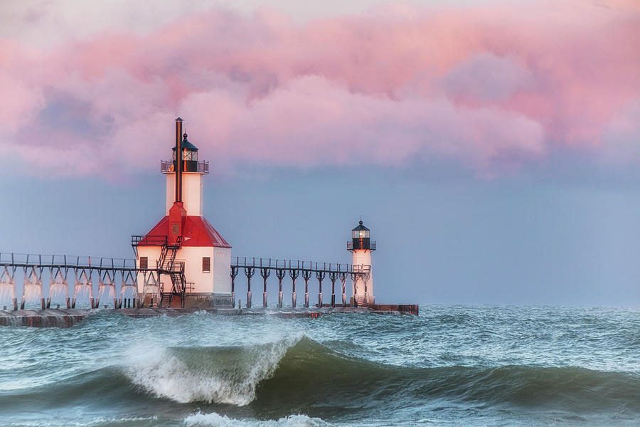 St. Joseph, Michigan Lighthouse - 01 Photograph By Wanda Parsons - Fine 