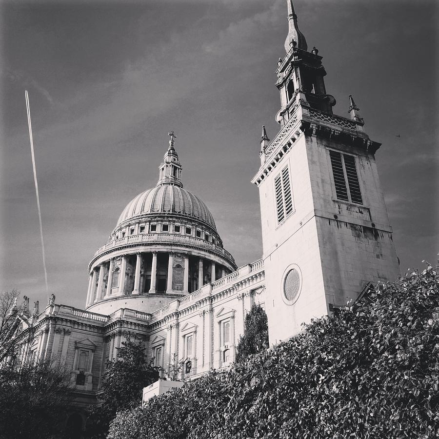 St Paul's Cathedral in shades of gray by Santosh Puthran St Paul's Cathedral in shades of gray by Santosh Puthran