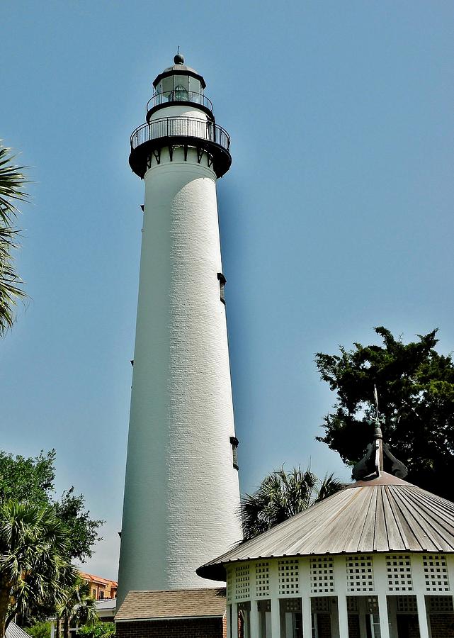 St. Simons Lighthouse - Georgia Photograph by Kim Bemis