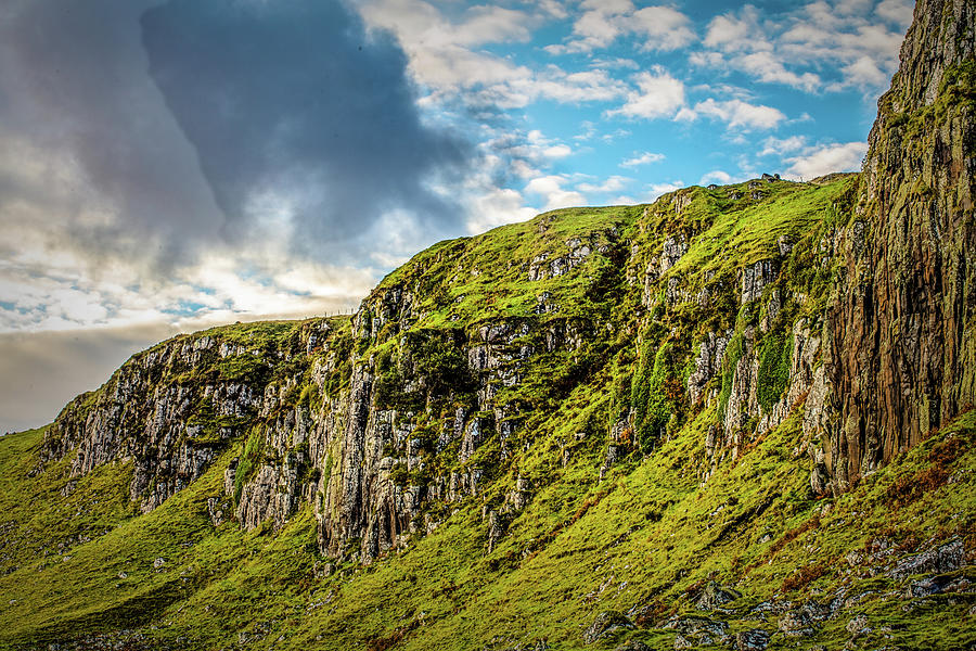 Staffin cliffs #h4 Photograph by Leif Sohlman