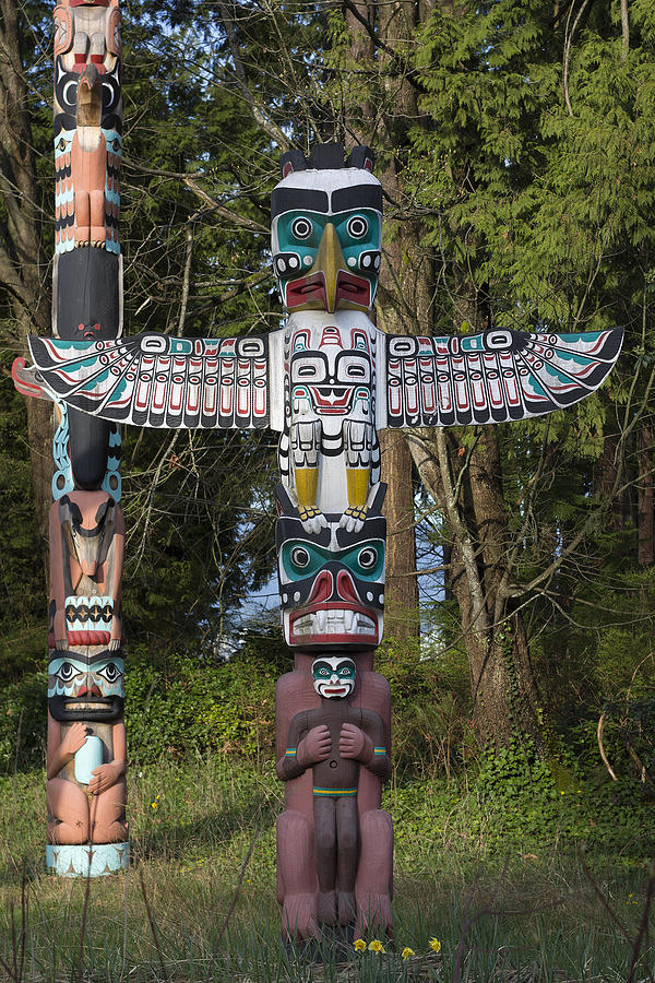 Stanley Park Totem Photograph by Jeff MacLeod - Pixels