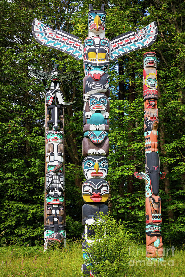 Architecture Photograph - Stanley Park Totems by Inge Johnsson