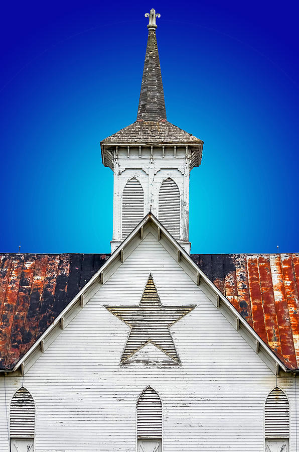 Abstract Photograph - Star Barn 2 by Brian Stevens
