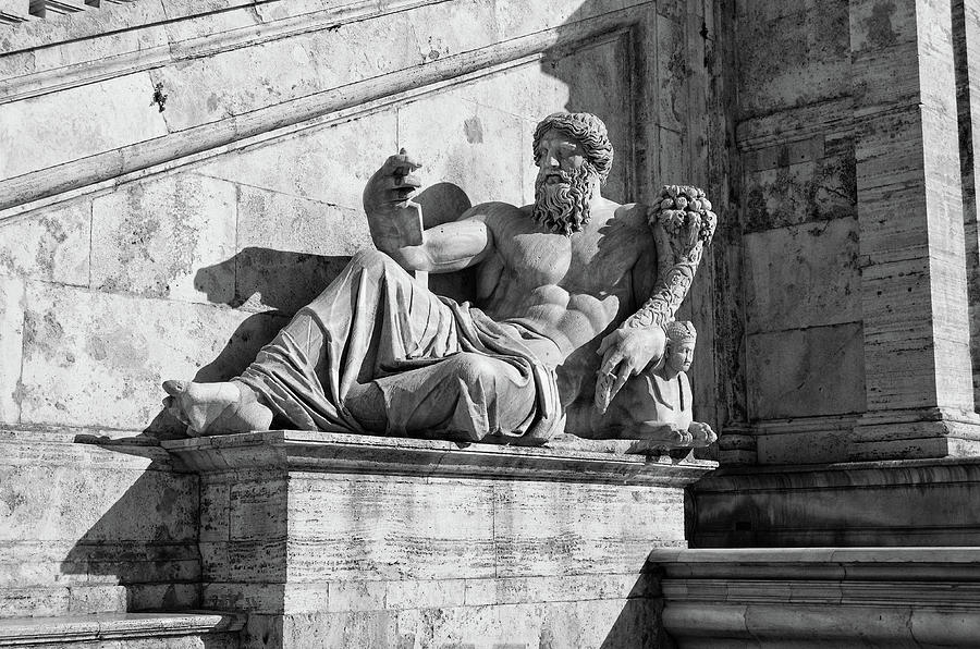 Statue di Nilo Fontana Della Dea Capitoline Hill Rome Black and White Photograph by Shawn OBrien