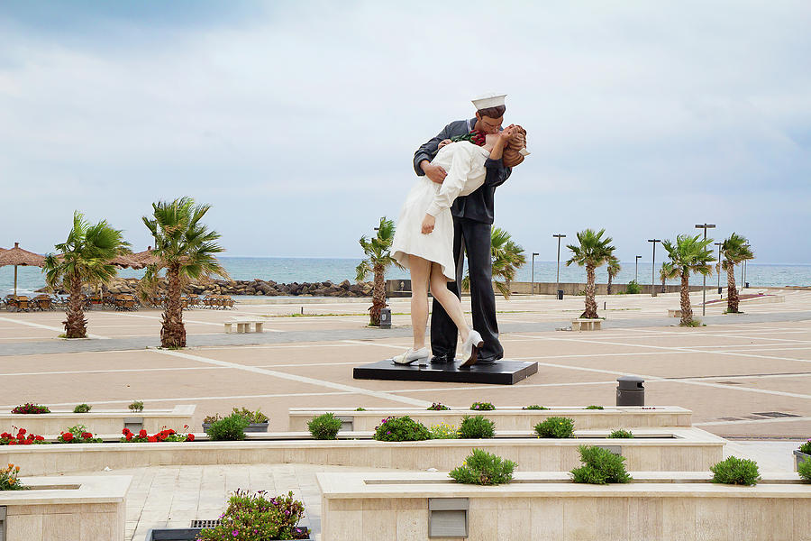 Europe Photograph - Statue Kiss by Galina Savina