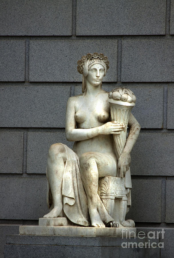 Statue Of A Women Photograph