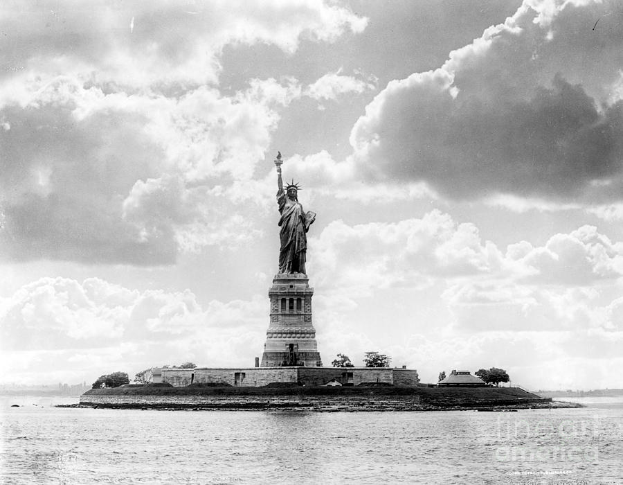 Statue Of Liberty, 1905 Photograph by Science Source