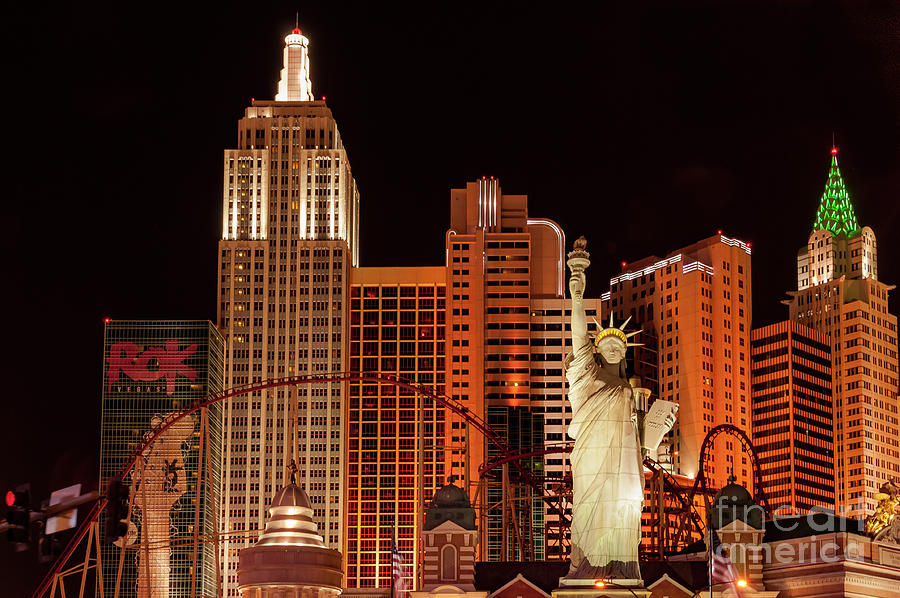 Statue of Liberty at Las Vegas New York Casino Photograph by Bob Phillips