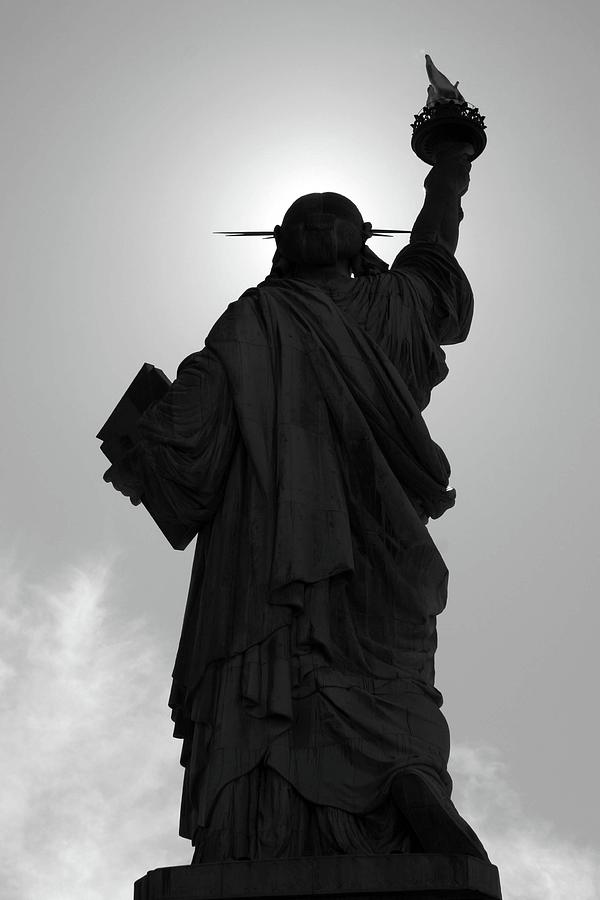 Statue of Liberty - BW 19 Photograph by Pamela Critchlow