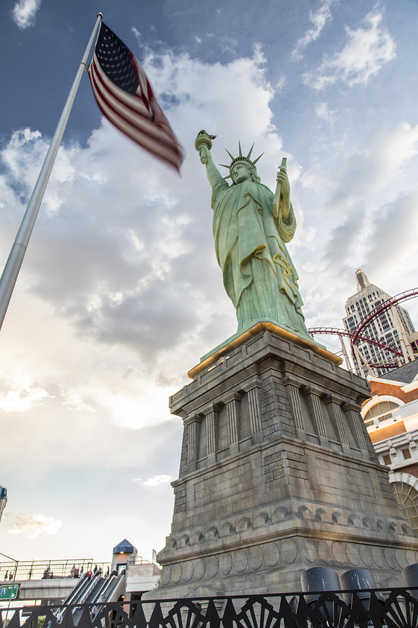 Las Vegas Photograph - Statue of Liberty in Vegas by John McGraw