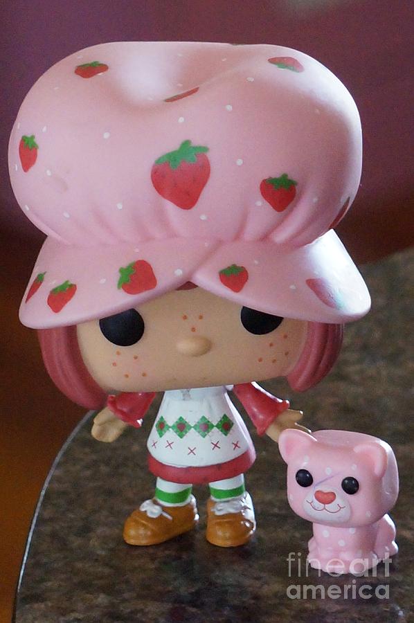 Strawberry Shortcake And Her Kitten Photograph by Maxine Billings