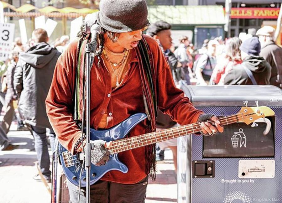 Sanfrancisco Photograph - Street Musician Rocking Billie Jean by Kingshuk Das