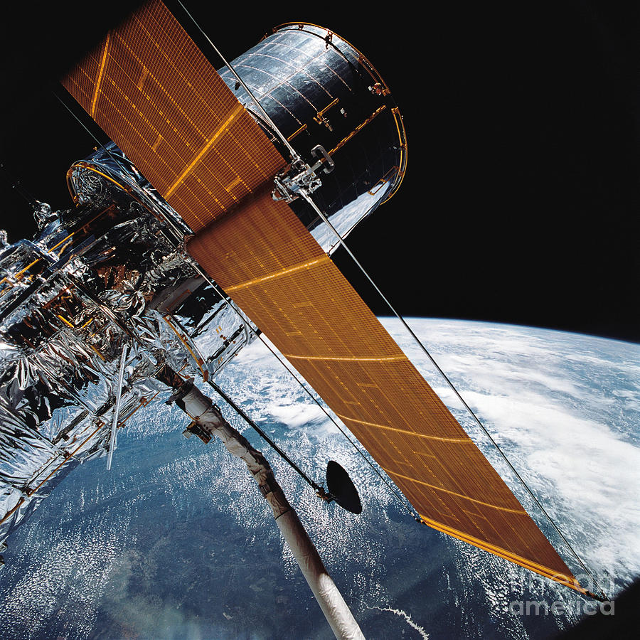 Sts-31, Hubble Telescope Reaches Orbit Photograph by Science Source