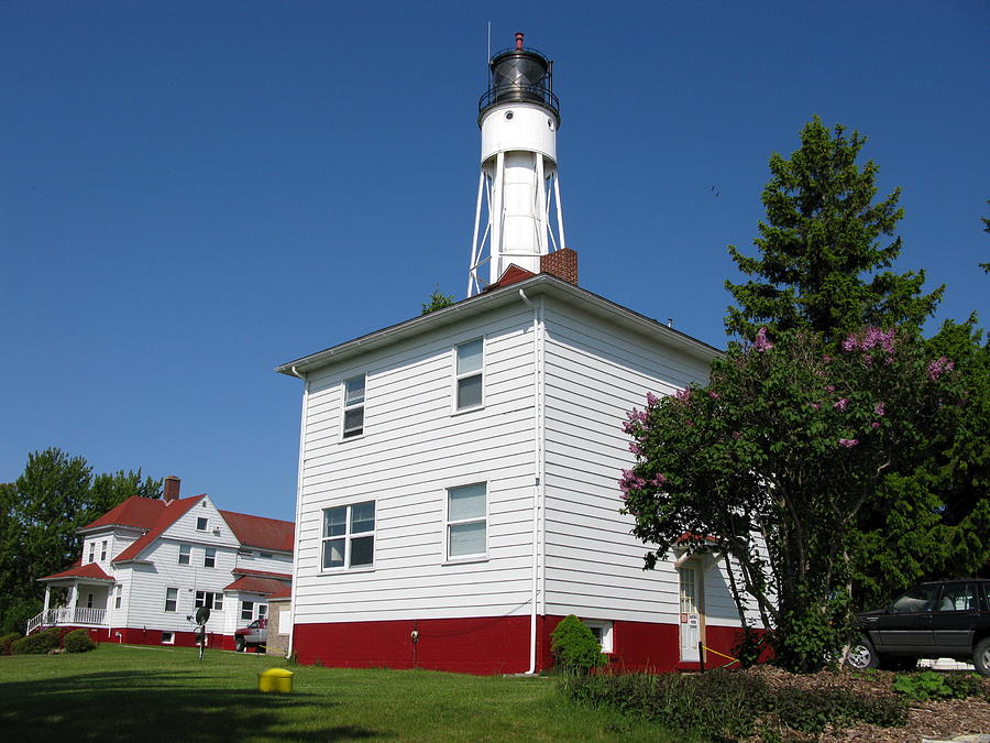 Sturgeon Bay Lighthouse Photograph By Cindy Kellogg - Fine Art America