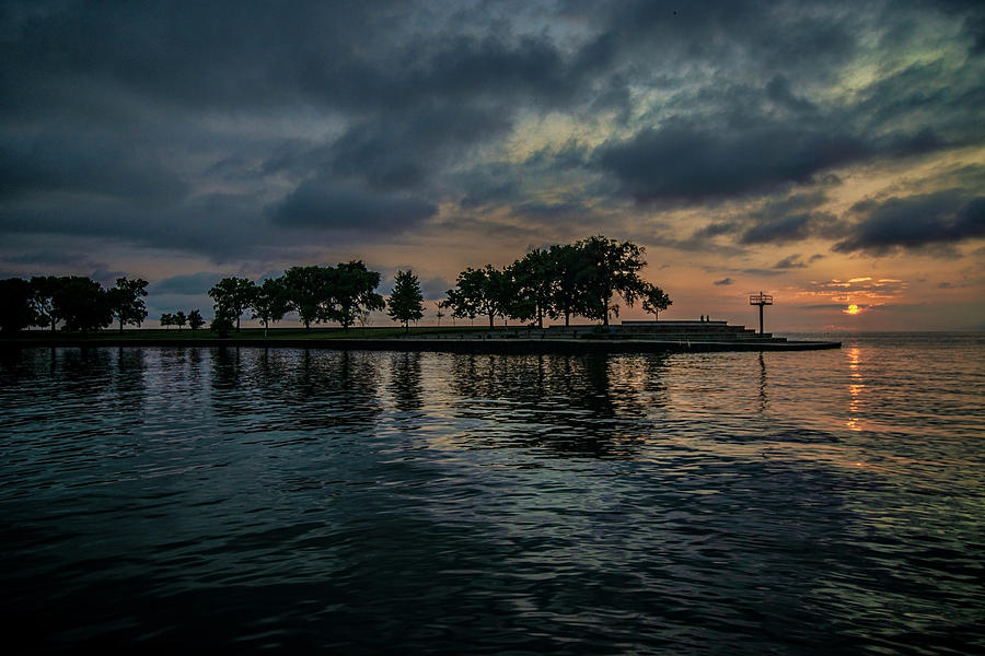 Sun rise on Chicagos Lakefront Photograph by Sven Brogren