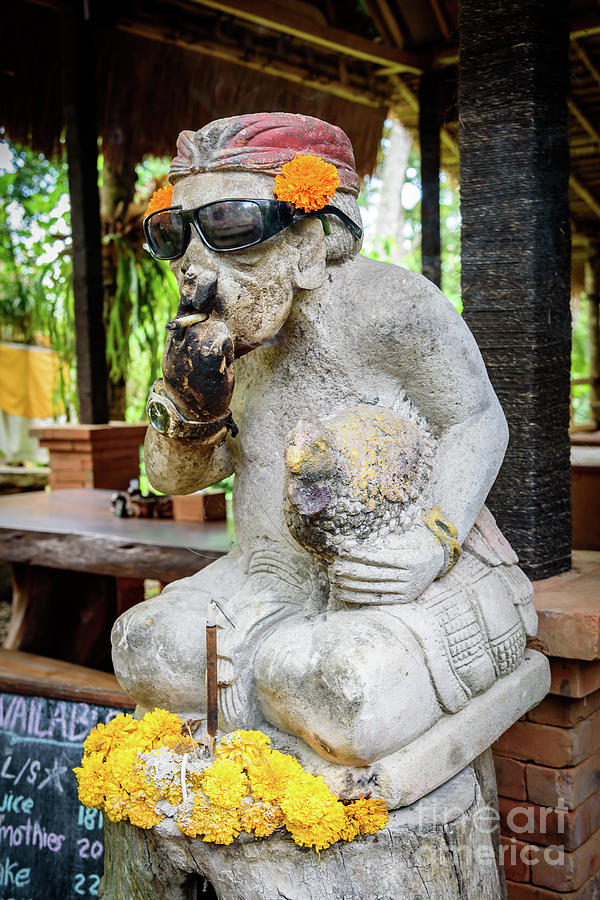 Sunglass wearing smoking statue on Campuhan Ridge Walk in Ubud, Bali by Global Light Photography - Nicole Leffer Sunglass wearing smoking statue on Campuhan Ridge Walk in Ubud, Bali by Global Light Photography - Nicole Leffer