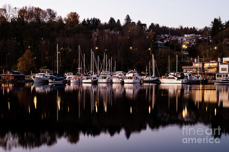Sunrise Lake Union Boats/Houseboat Photograph by Jim Corwin