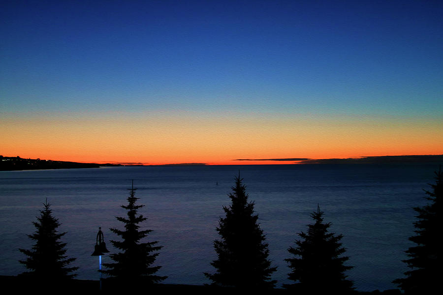 Sunrise on Lake Superior at Duluth Photograph by Bonnie Follett