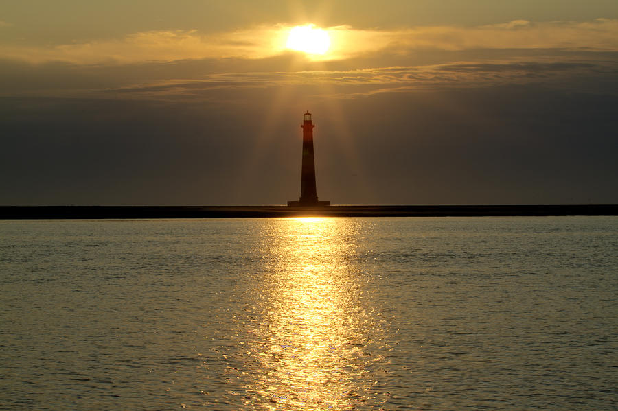 Sunrise Over Morris Island Lighthouse Photograph by Dustin K Ryan