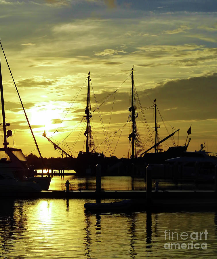 Sunrise With El Galeon Photograph by D Hackett