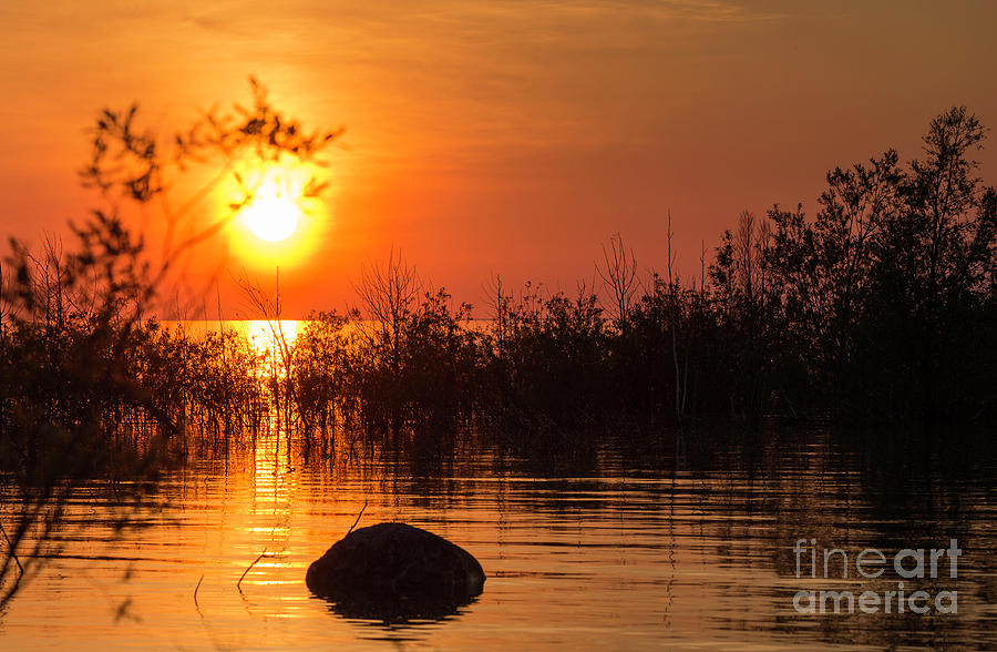 Sunset at Lake Michigan Photograph by Les Palenik