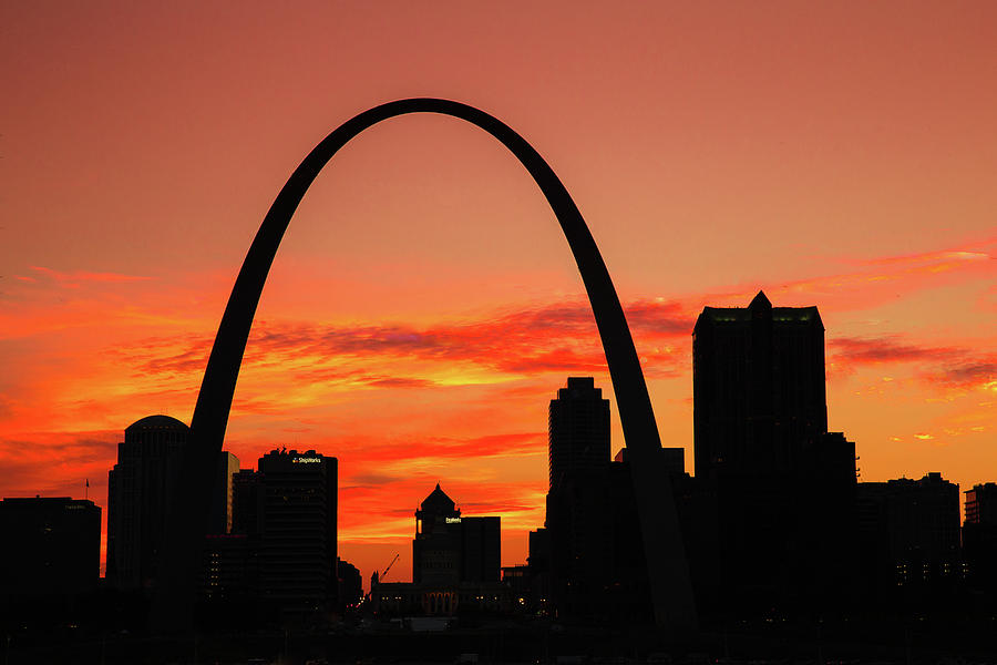 Sunset At The Arch Of St. Louis Photograph by Steven Bateson