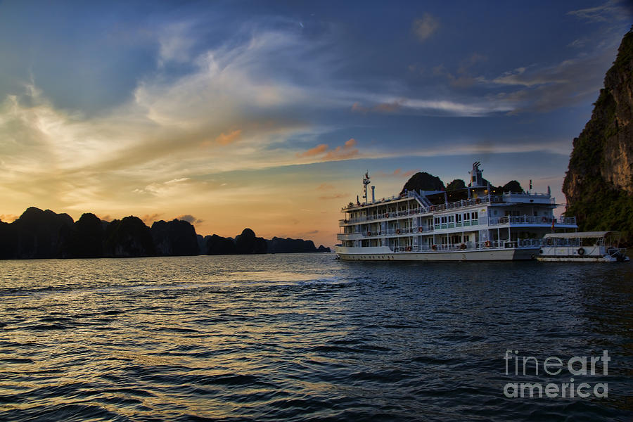Sunset Au Co Cruise  Photograph by Chuck Kuhn