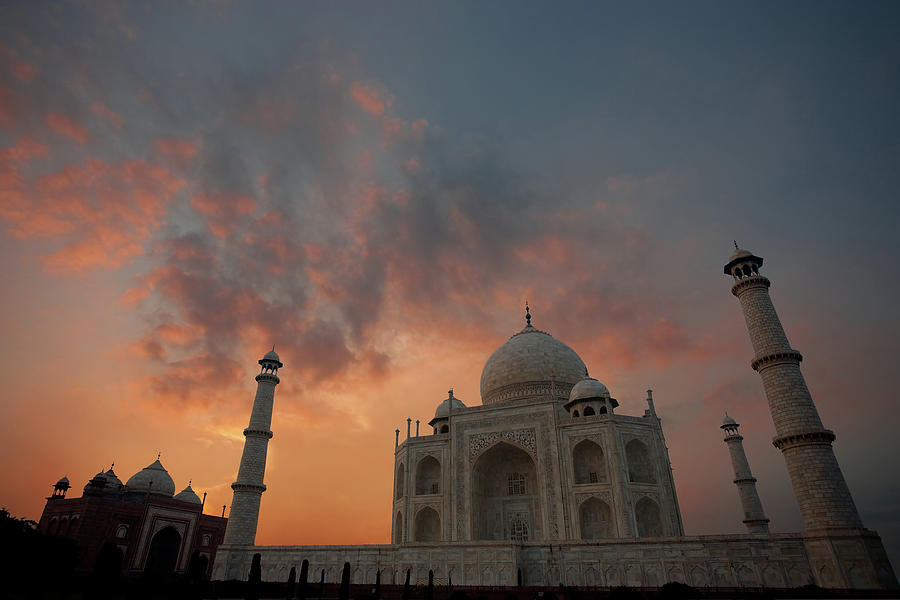 Sunset Behind Empty Taj Mahal Moody Sky At Dusk Photograph By Pius Lee ...