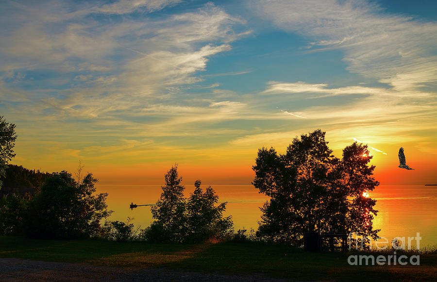 Sunset Fishing at Lake Superior Photograph by Les Palenik