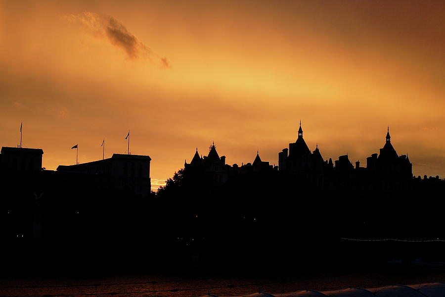 Sunset Photograph - Sunset in London by Malik Avunduk