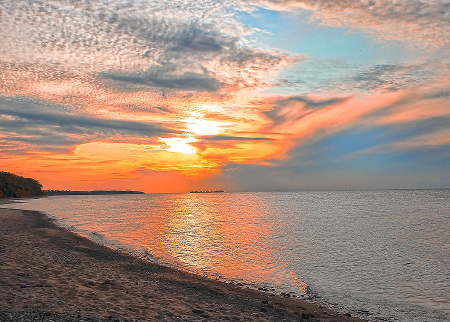 Sunset on Lake Superior Photograph by Peg Runyan - Pixels