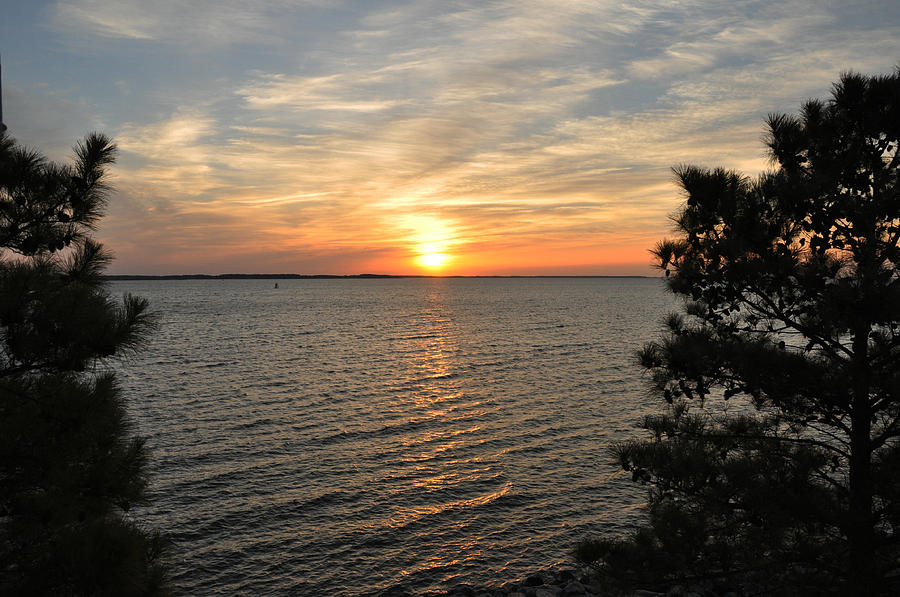 Sunset on the Chesapeake Bay - Maryland Photograph by Bill Cannon
