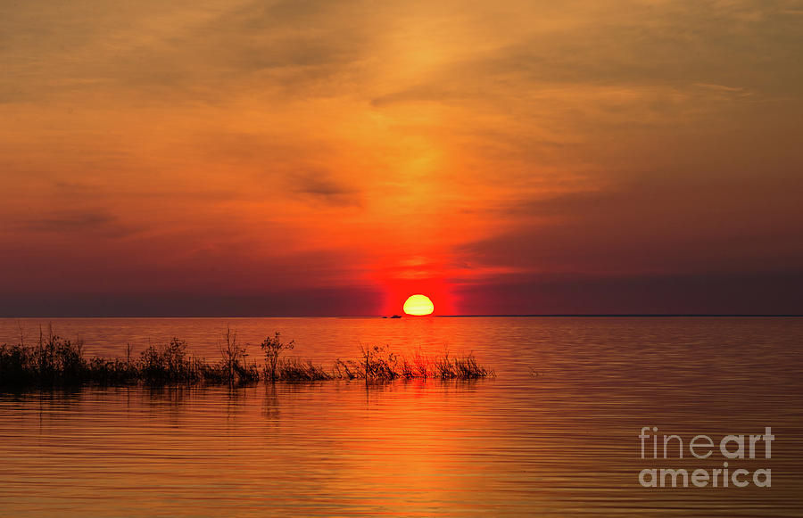 Sunset over Lake Michigan Photograph by Les Palenik