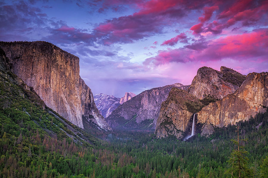 Sunset over Tunnel View Photograph by Andrew Soundarajan