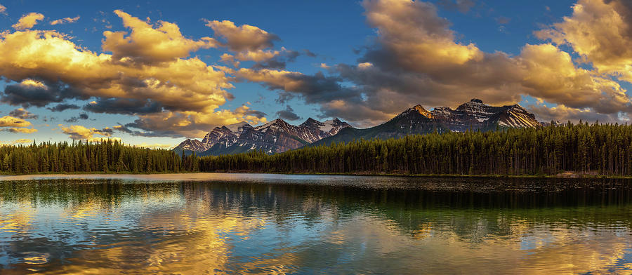 Sunset panorama of Herbert Lake in Banff National Park, Alberta ...