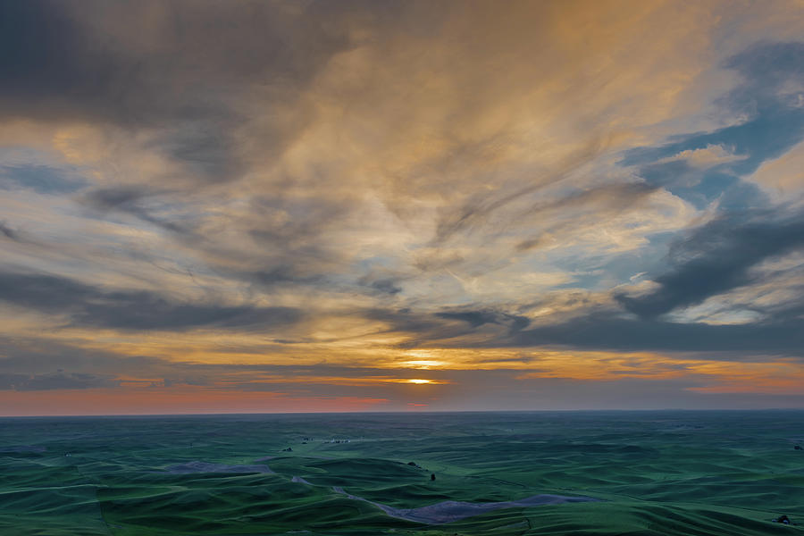 Sunsets on the Palouse Photograph by Daniel Ryan