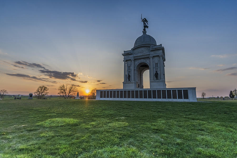 Sunsetting on the Pennsylvania Monument Photograph by Dave Sandt