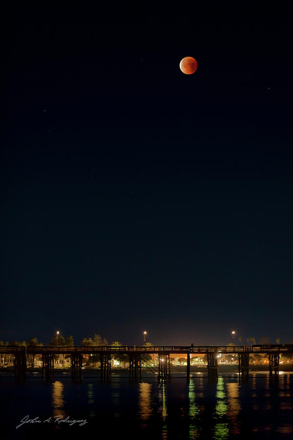 Super Blood Moon Over Ventura, California Pier Photograph by John A Rodriguez
