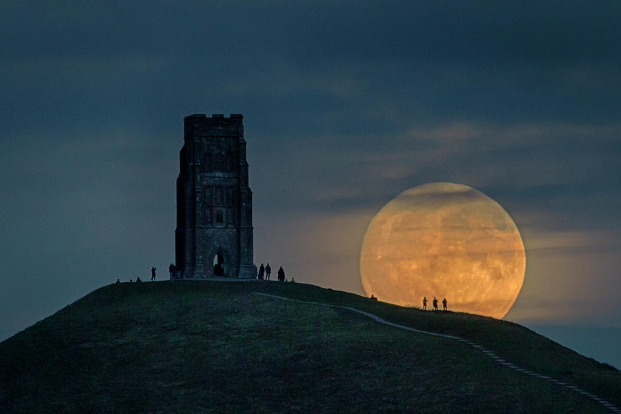 Super Hunter's Moon Rising over Glastonbury Photograph by Peter Millar ...