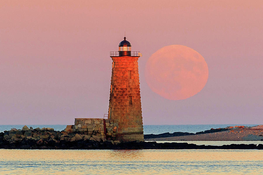 Super Moon Rise at Whaleback Lighthouse Photograph by John Vose