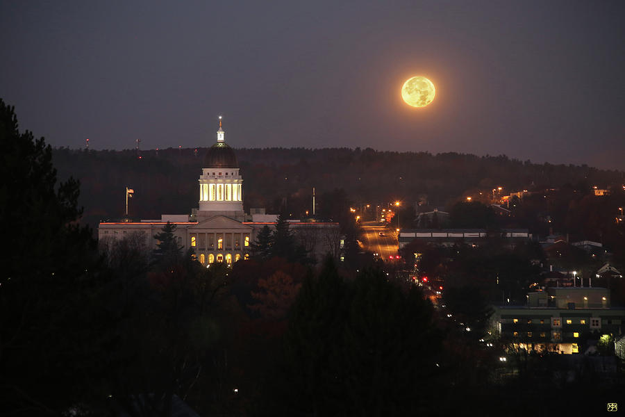 Super Moon Setting Photograph by John Meader