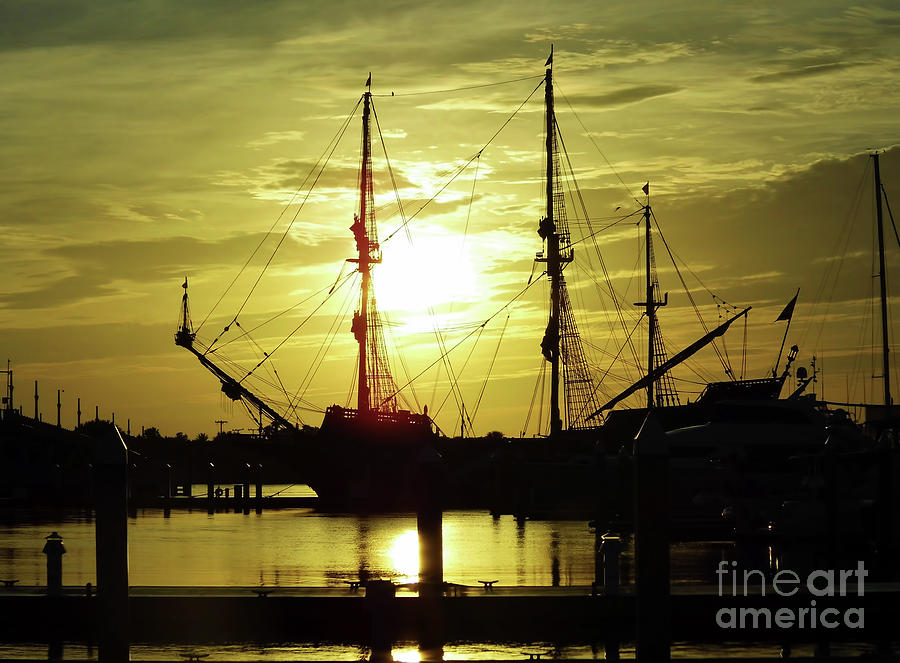 Super Sunrise With El Galeon Photograph by D Hackett