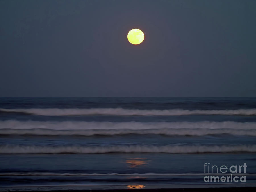 Supermoon Above The Waves Photograph by D Hackett