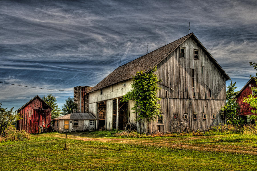 Survivor-Elyria Barn Photograph by Neil Doren - Fine Art America