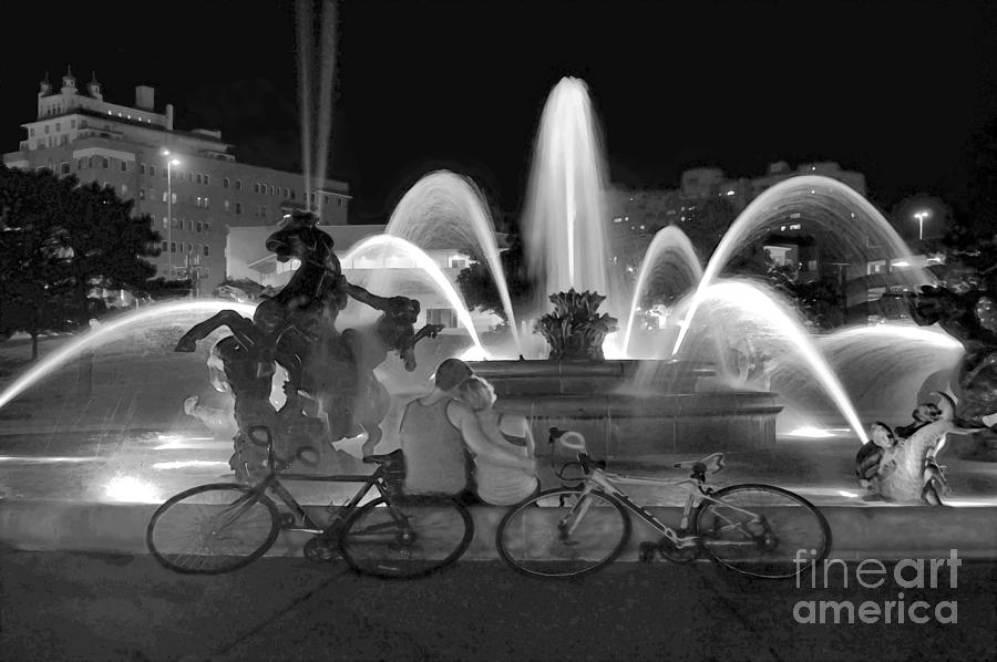 Sweethearts at the J C Nichols Fountain B W Photograph by Catherine Sherman