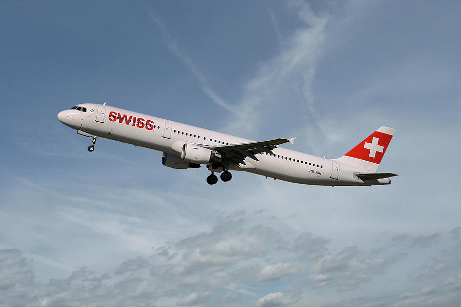 Swiss International Air Lines Airbus A321-111 Photograph by Smart ...