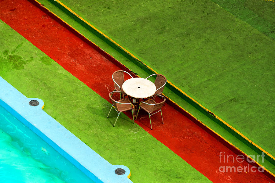 Table At The Pool Photograph by Les Palenik