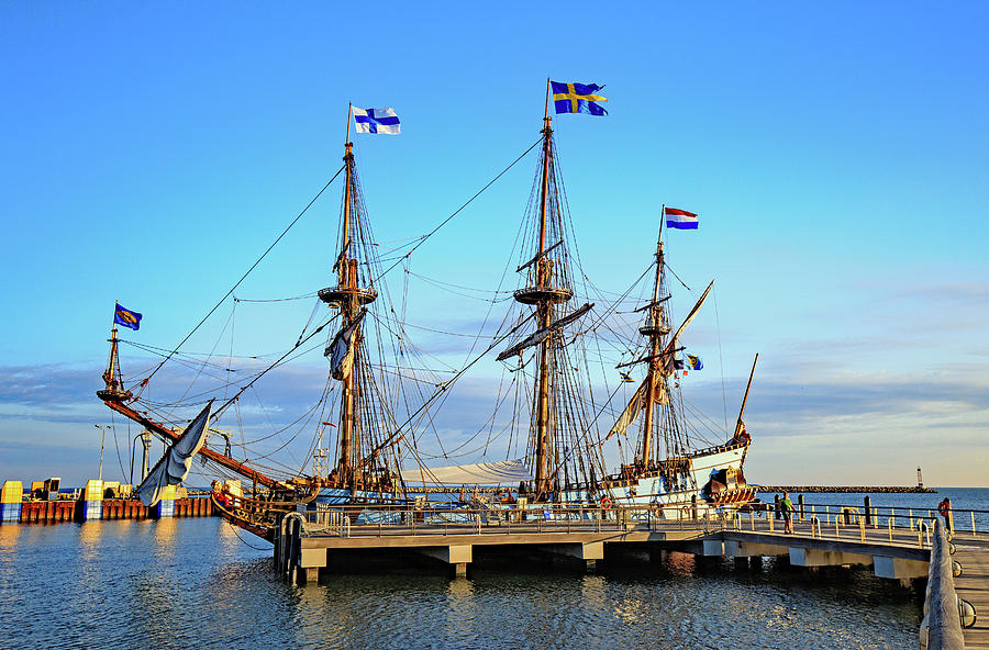 Tall Ship Kalmar Nyckel Photograph by Allan Levin