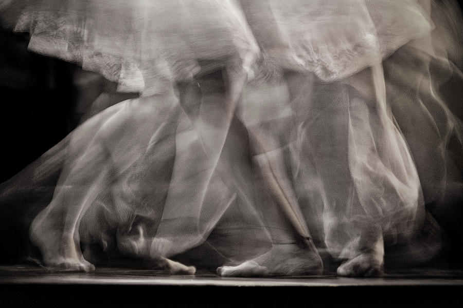 Tango Dancers - Buenos Aires Photograph by Stuart Litoff